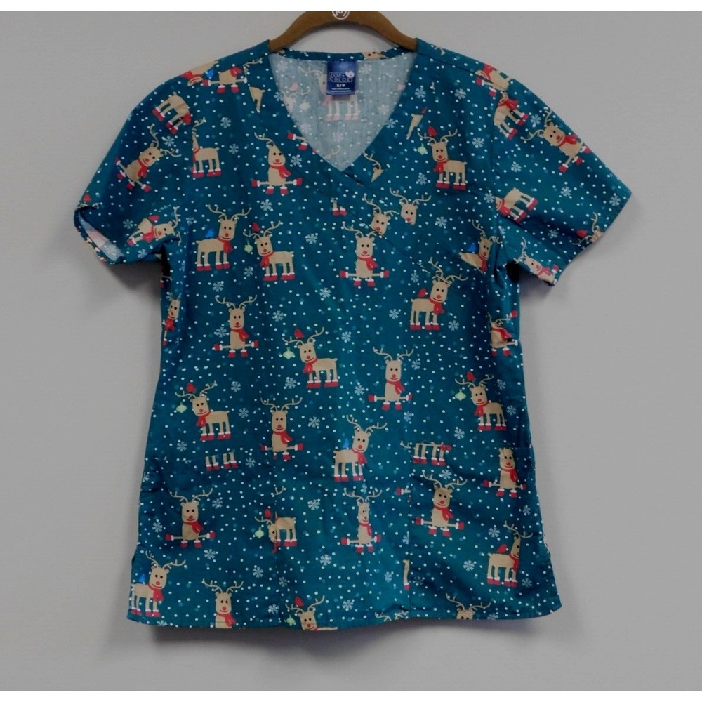 Zoe & Chloe green‎ reindeer scrub top Small